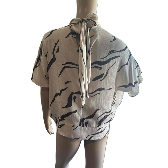 Nine West Woman Brown Abstract Print Crew Neck Smocked Blouse Lg Office Business - Picture 12 of 16